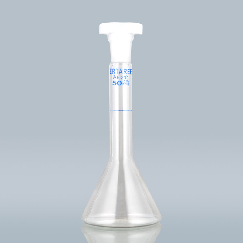 ESV249，透明梯形容量瓶，50ml，PE塞，12/14，±0.06ml，3.3硼硅酸盐玻璃，梯形防倾倒，“IN”校准